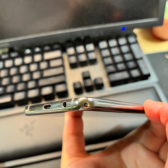 Barely used Samsung s10+ - Picture 5 of 5